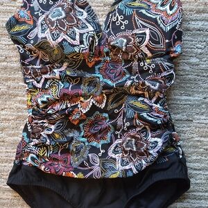 croft & barrow Black and White Lined Swimsuit Label Detail